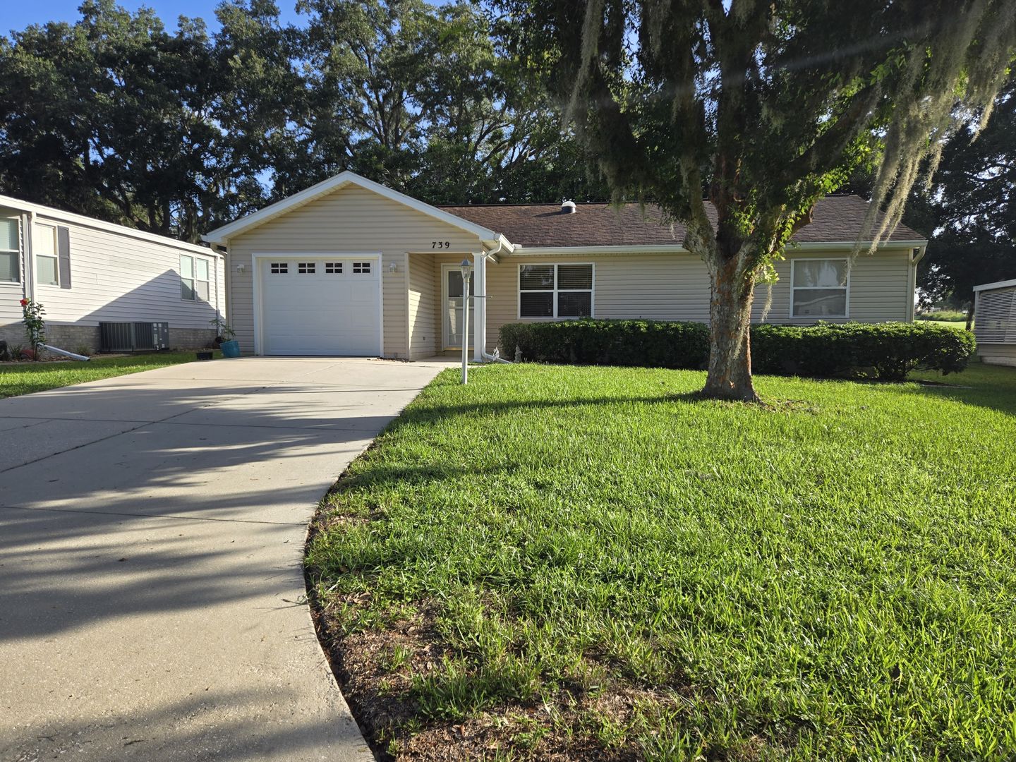 Lady Lake House: 739 Heathrow Ave