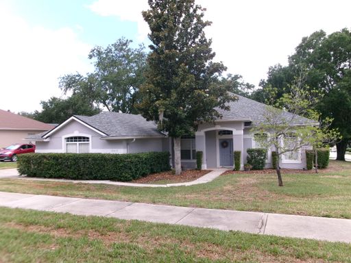4/2 on corner lot w/lake access – photo 1