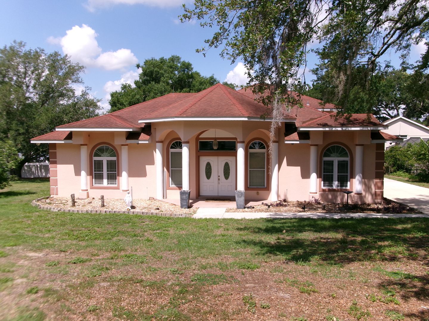 Clermont House: 12833 Lakeview Ave