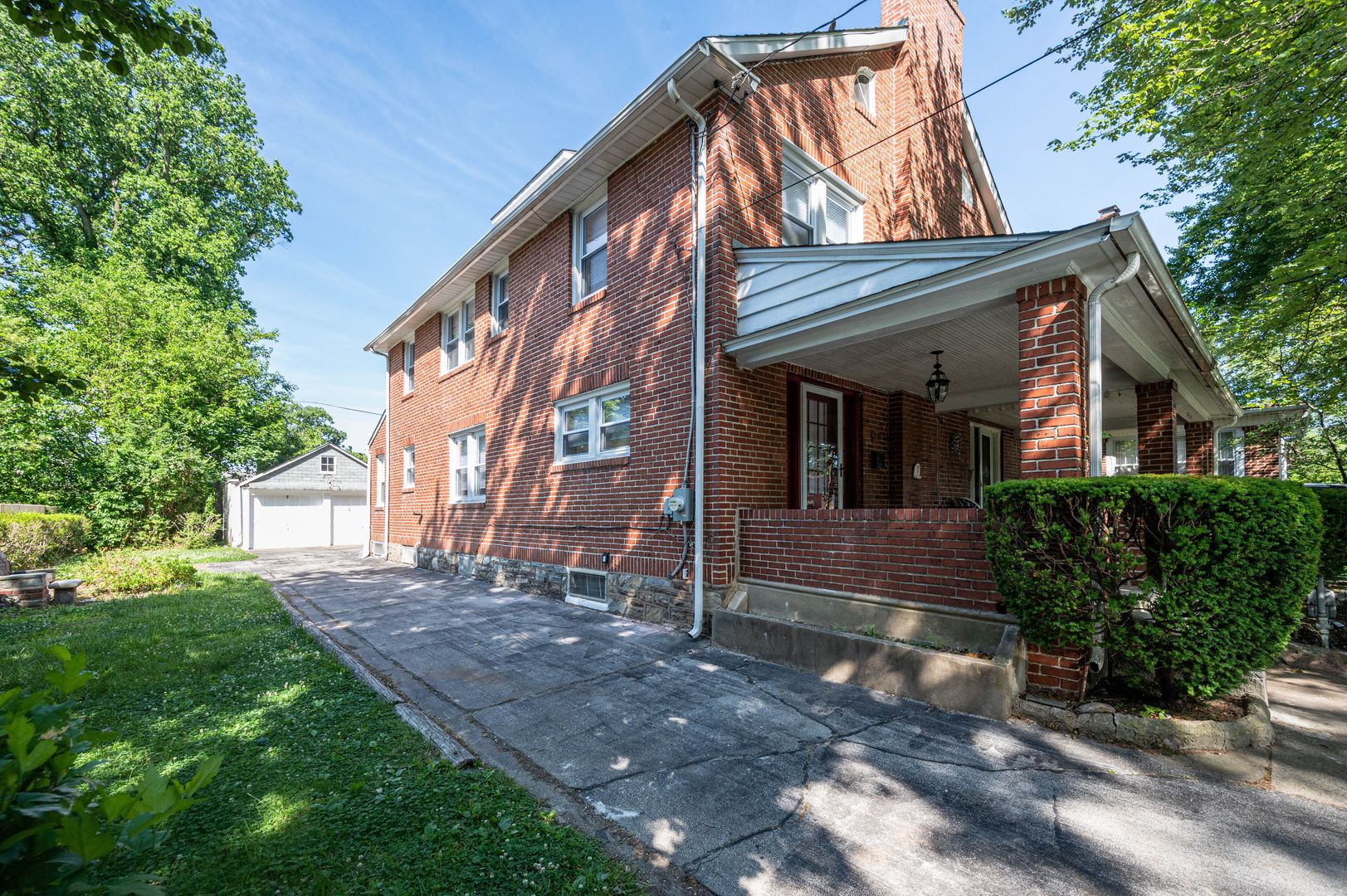 Ardmore House: 358 E. Spring Avenue