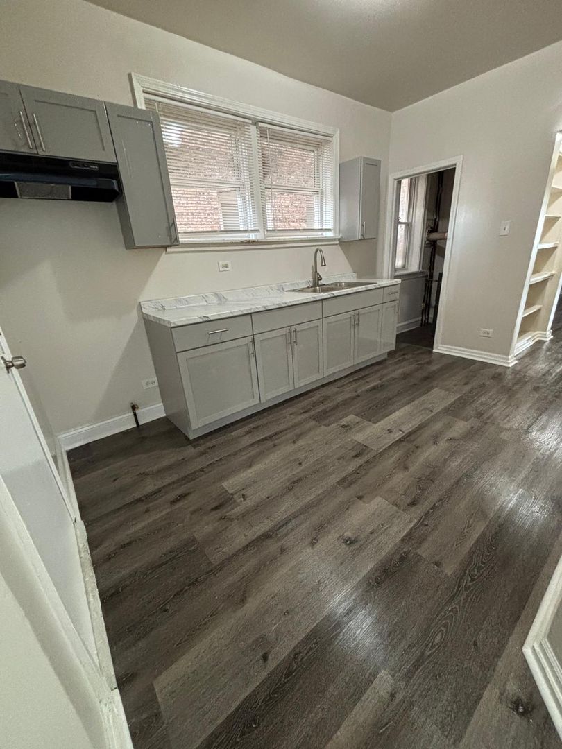 Chicago Apartment: 7543 S May St.