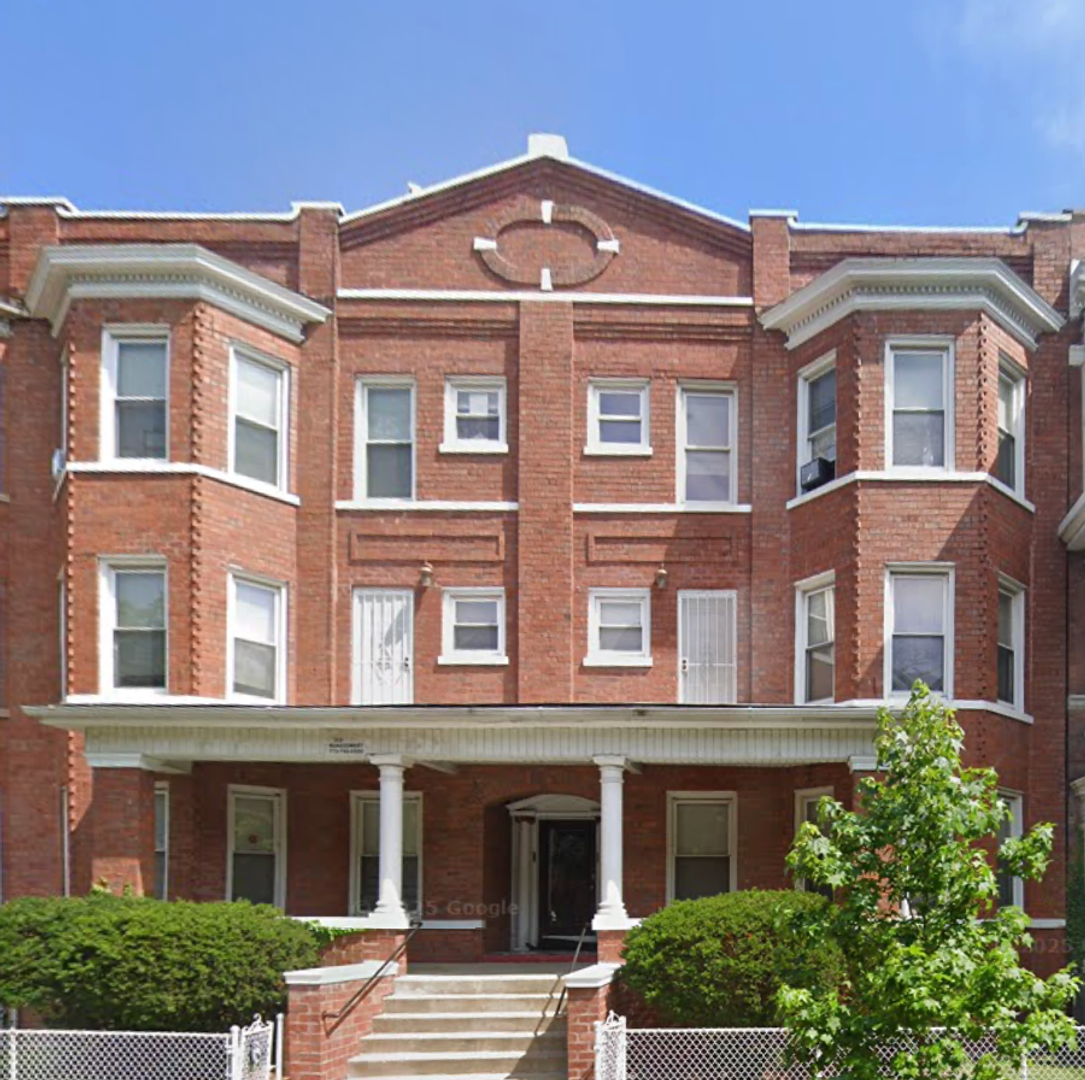 Chicago Apartment: 702-704 E 50th Pl
