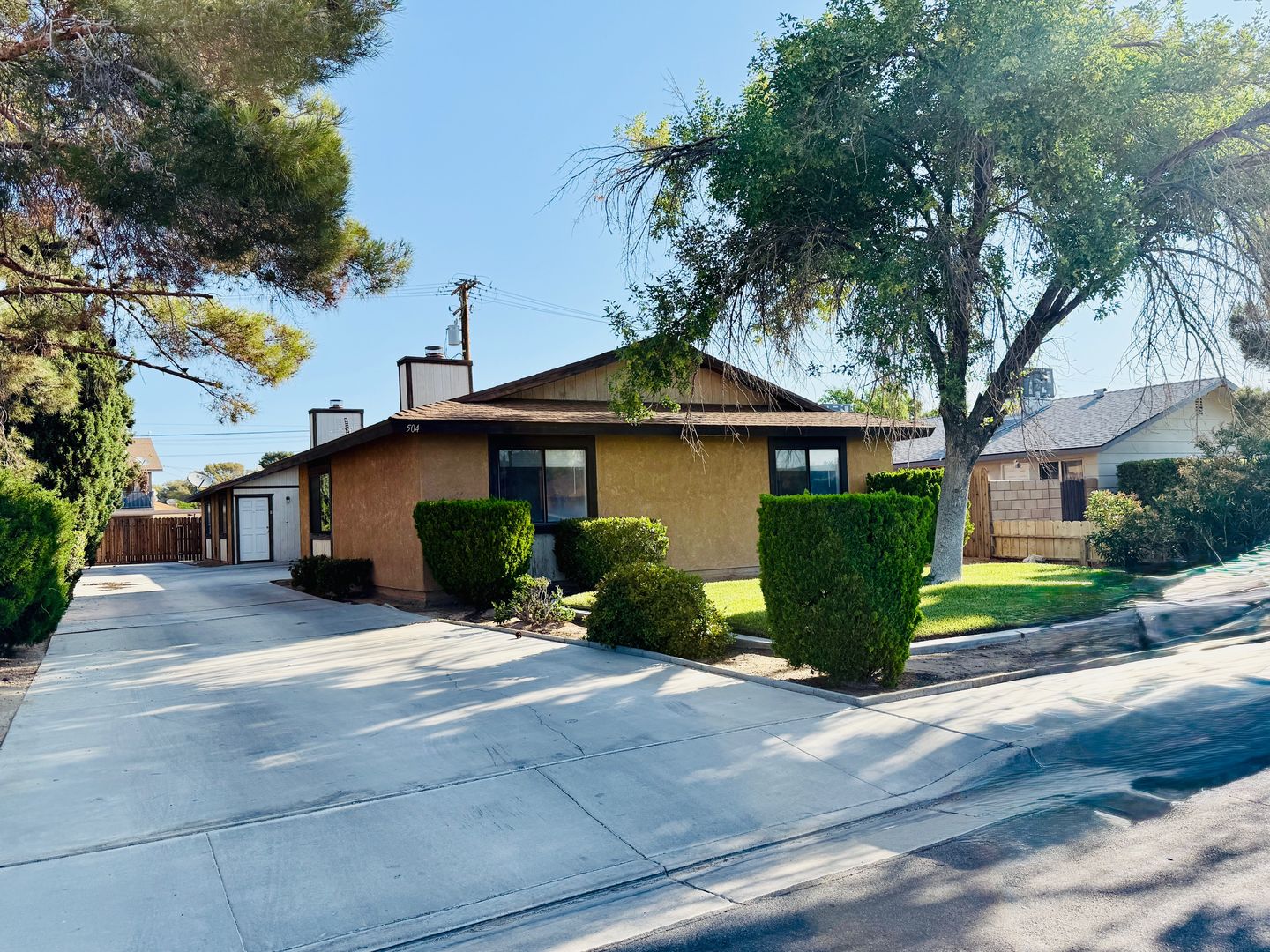Ridgecrest Apartment: 504 Commercial Ave