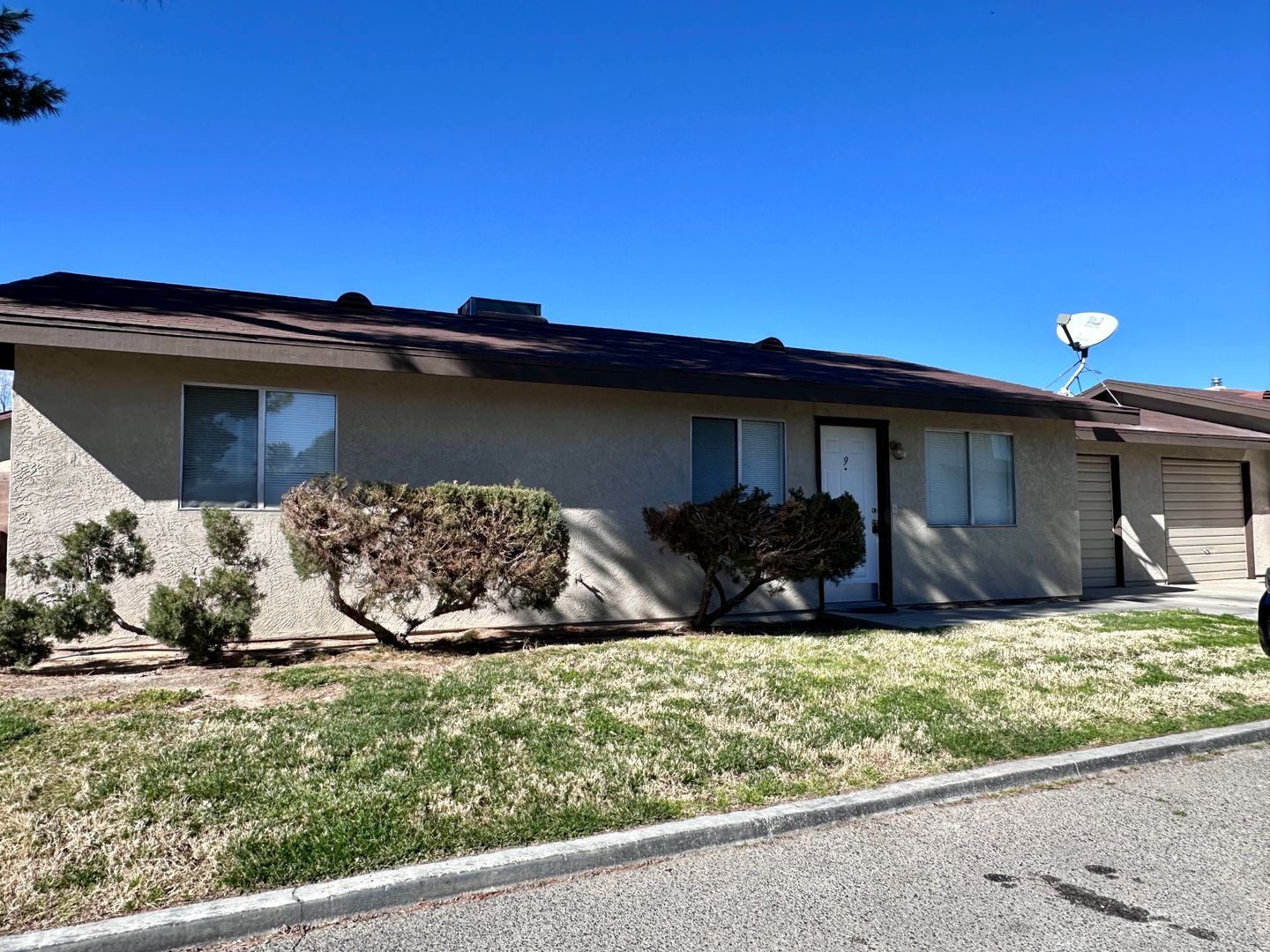 Ridgecrest Apartment: 121 N Gateway Blvd