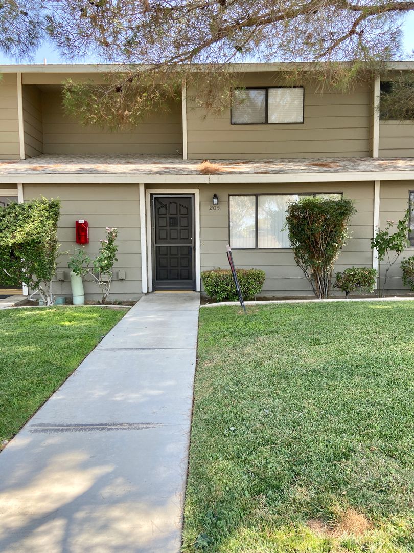 Ridgecrest House: 205 E Upjohn Ave