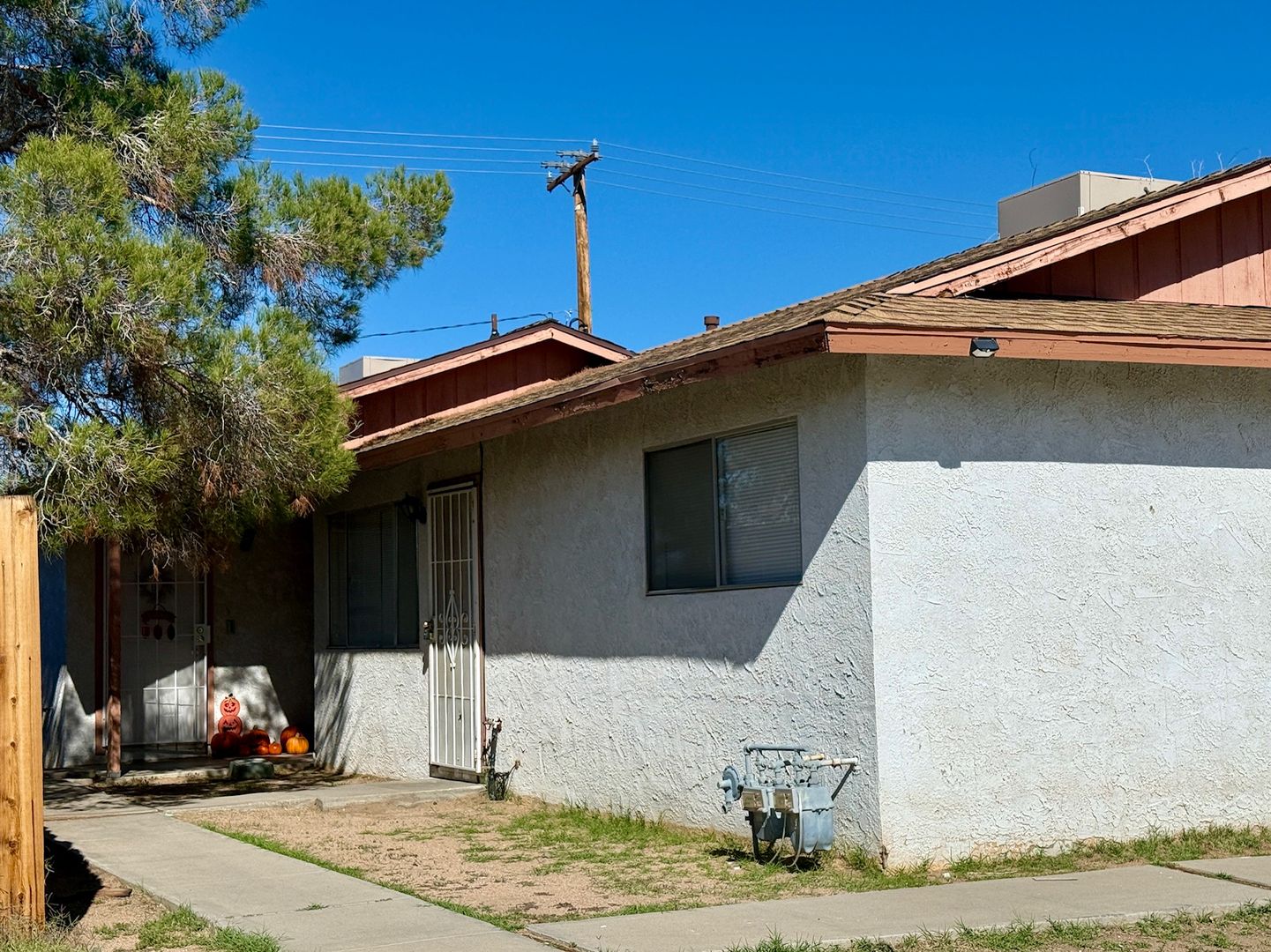 Ridgecrest Apartment: 736 Commercial Ave