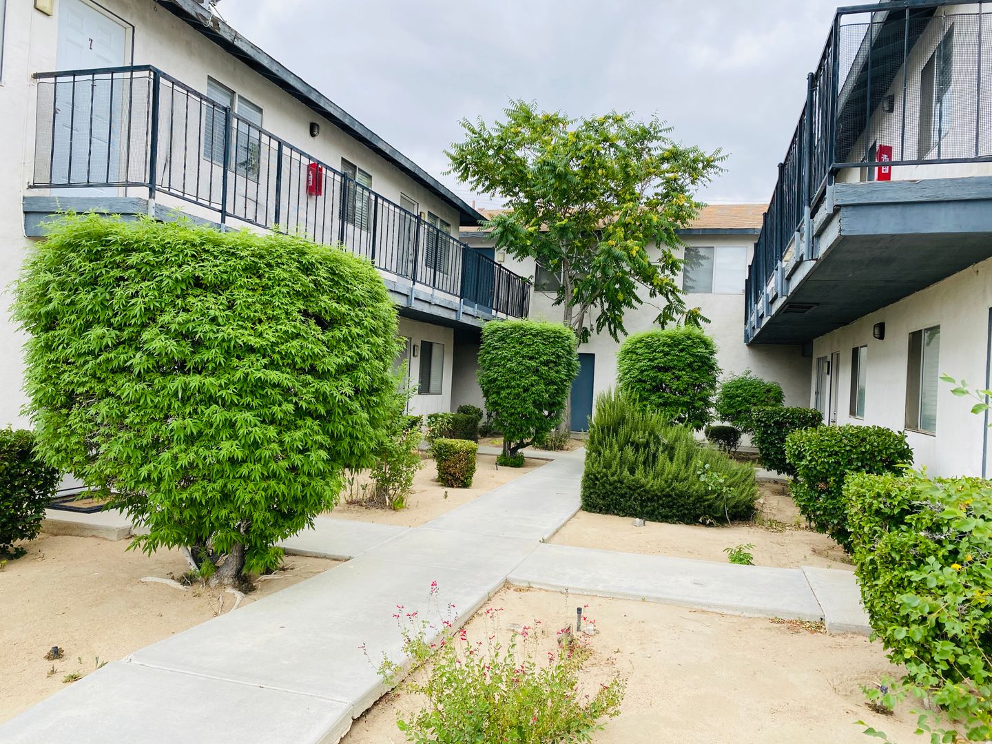 Ridgecrest Apartment: 525 E Ridgecrest Blvd