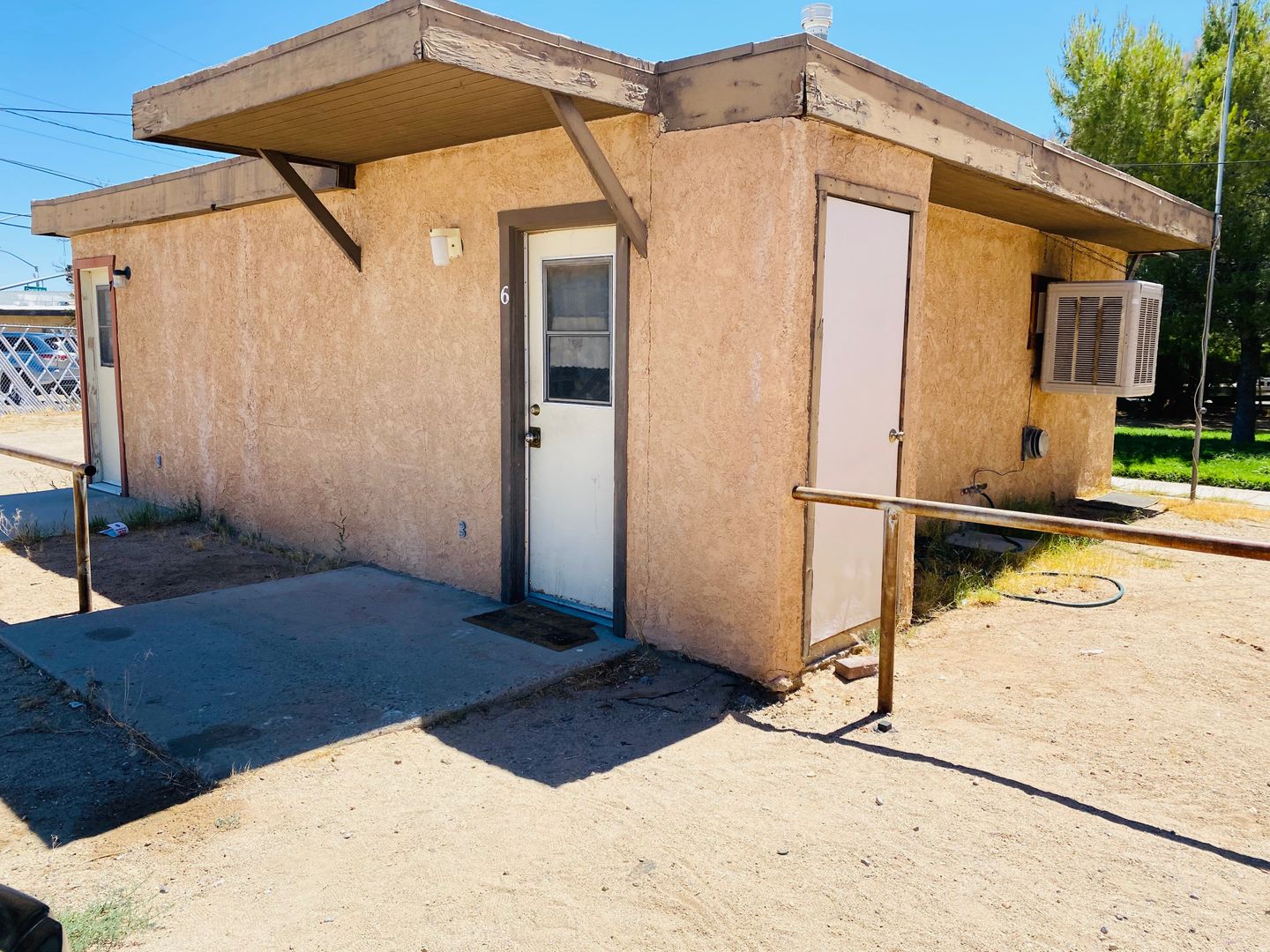 Ridgecrest Apartment: 110 W Robertson Rd