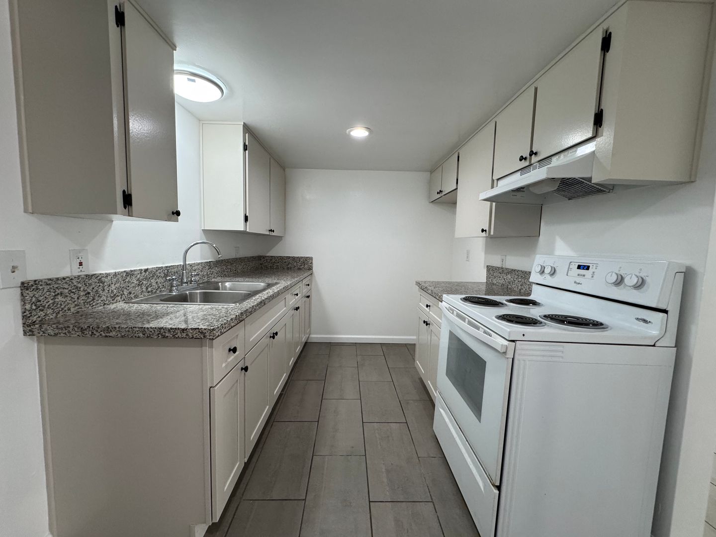 Bakersfield Apartment: 814 17th St