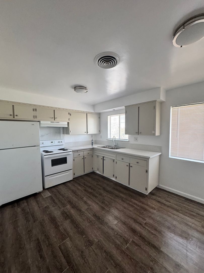Bakersfield Apartment: 2600 Haley St