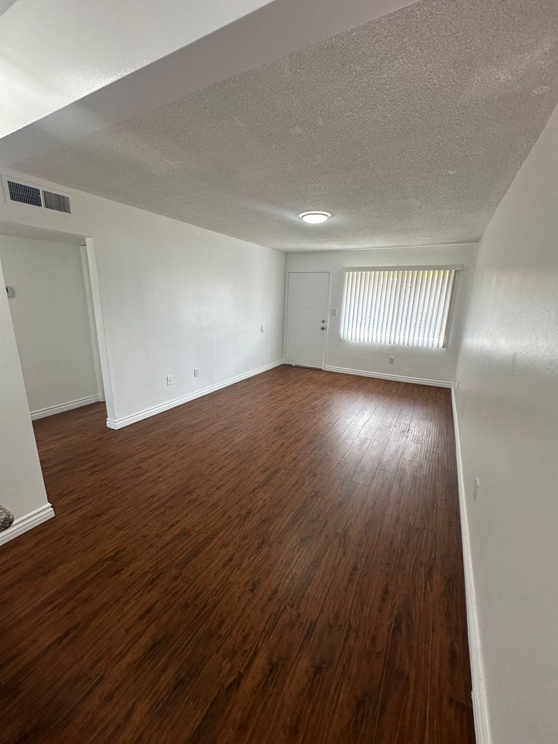 Bakersfield Apartment: 2815 South H St