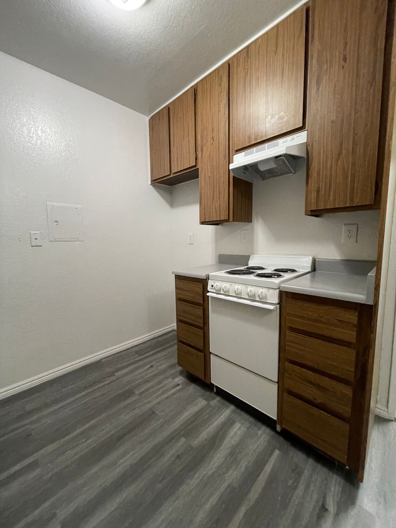 Bakersfield Apartment: 1101 Oleander Ave
