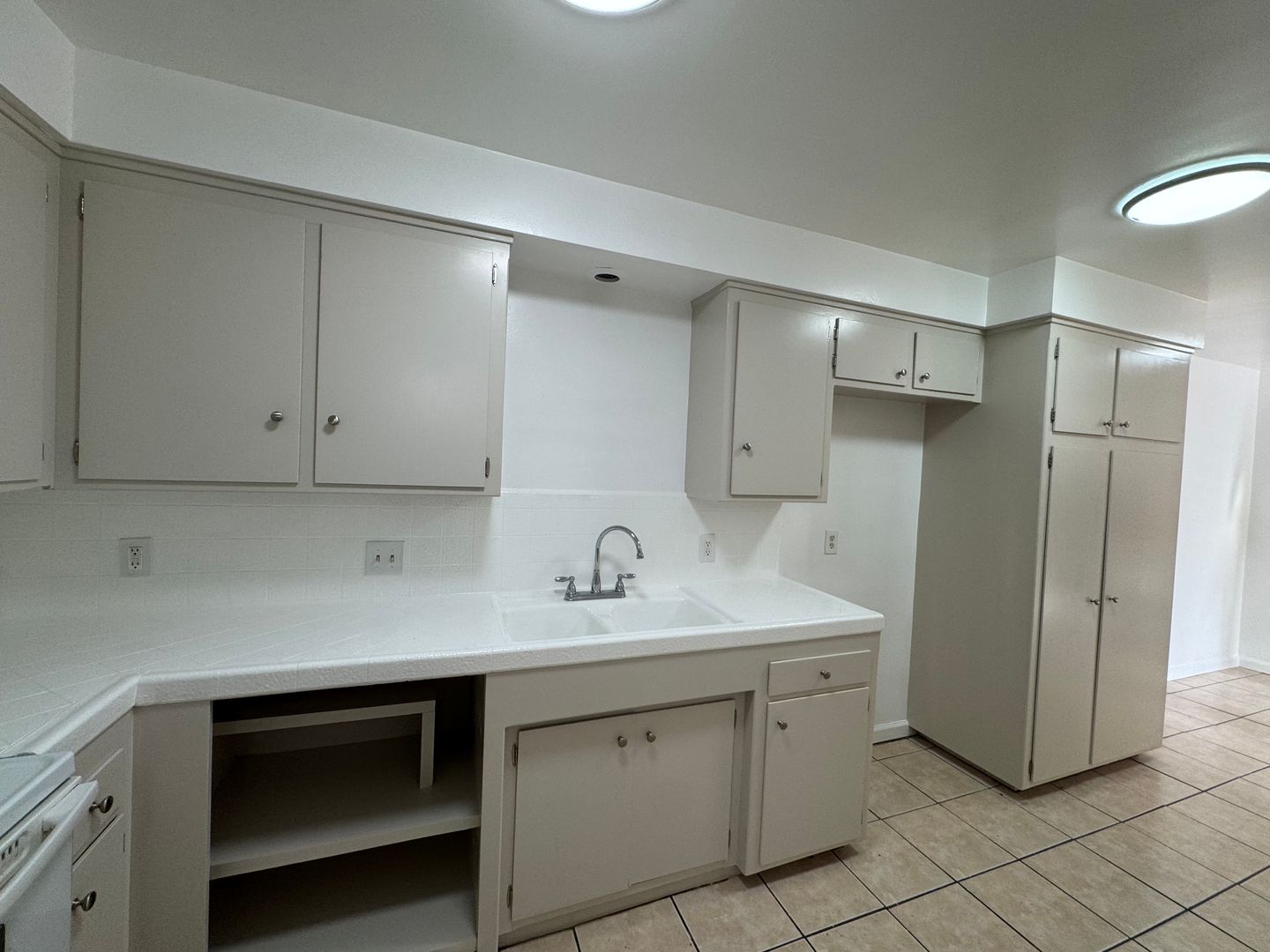 Bakersfield Apartment: 3920-3932 Christmas Tree Ln