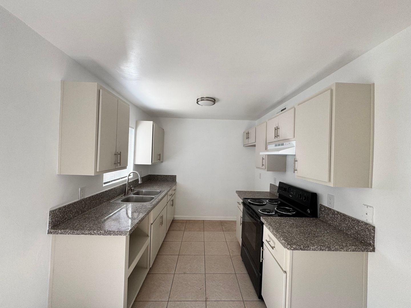 Bakersfield Apartment: 2601 Bishop Dr