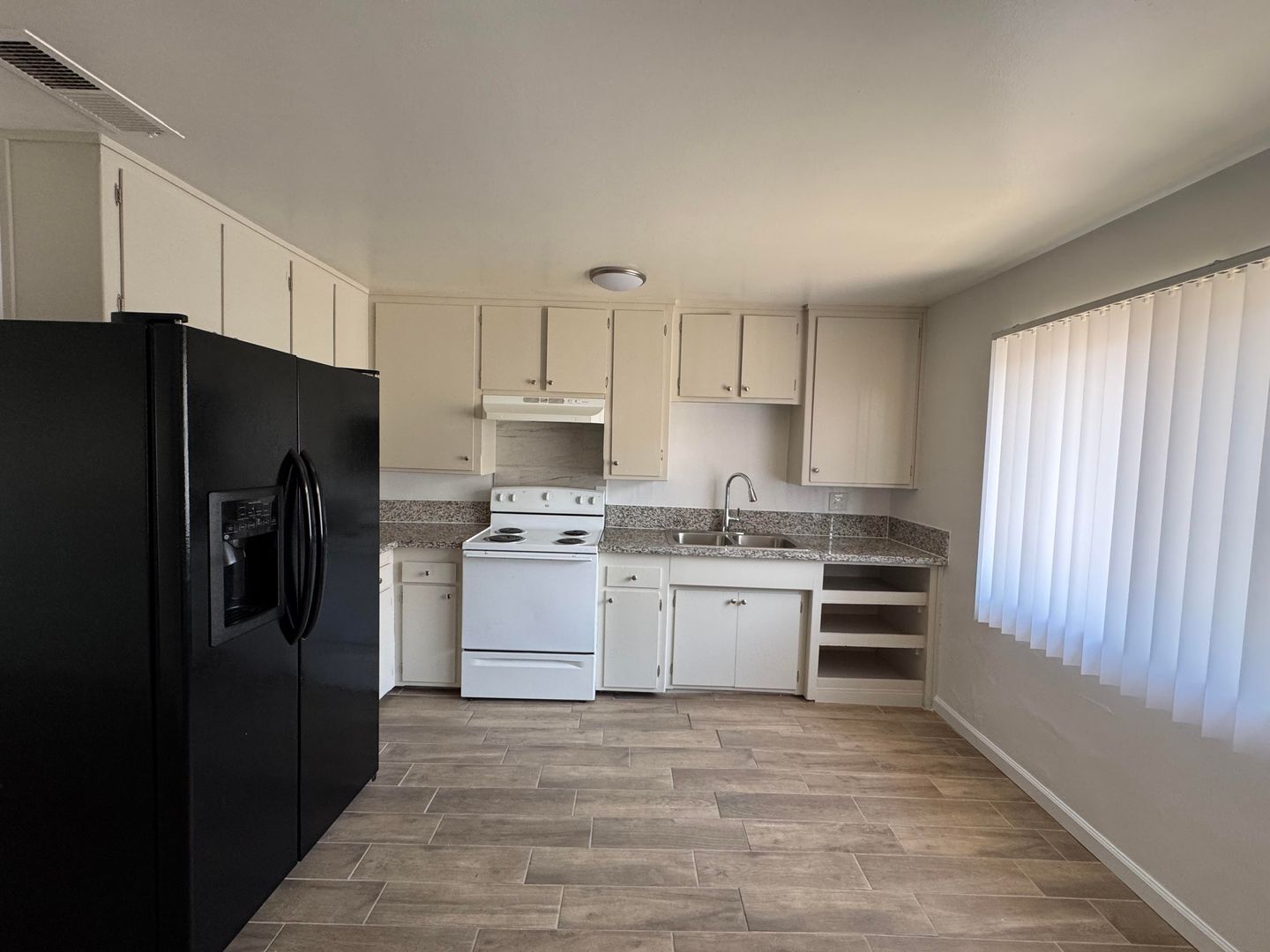 Bakersfield Apartment: 2121 Park Way