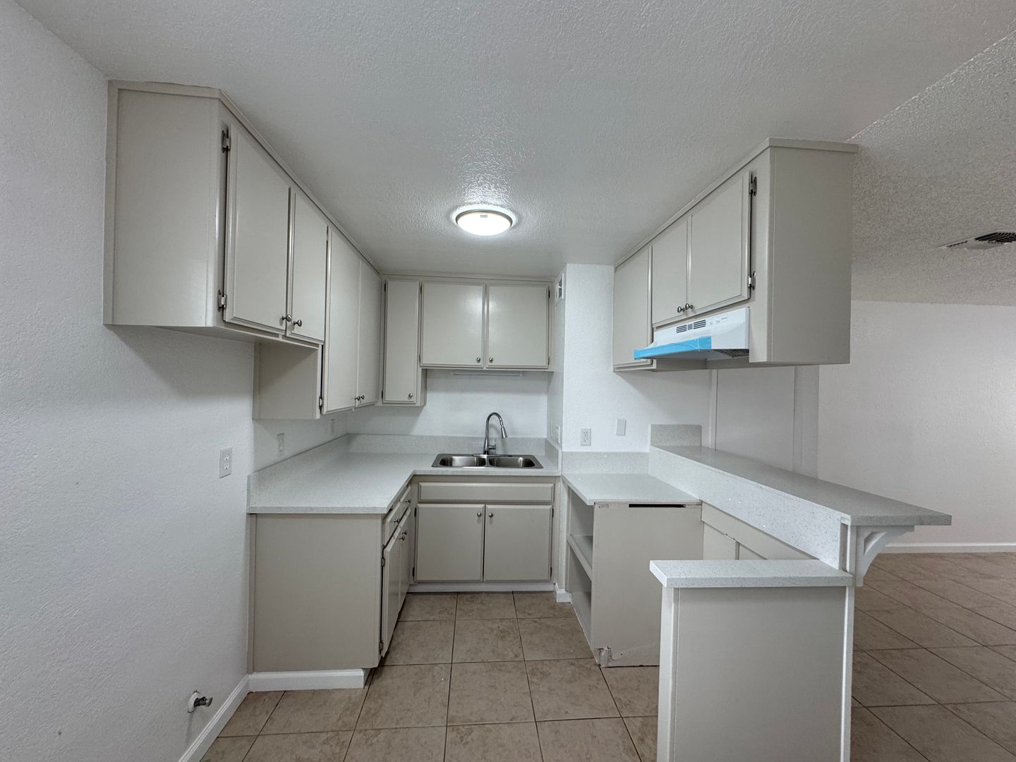 Bakersfield Apartment: 716 Espee St