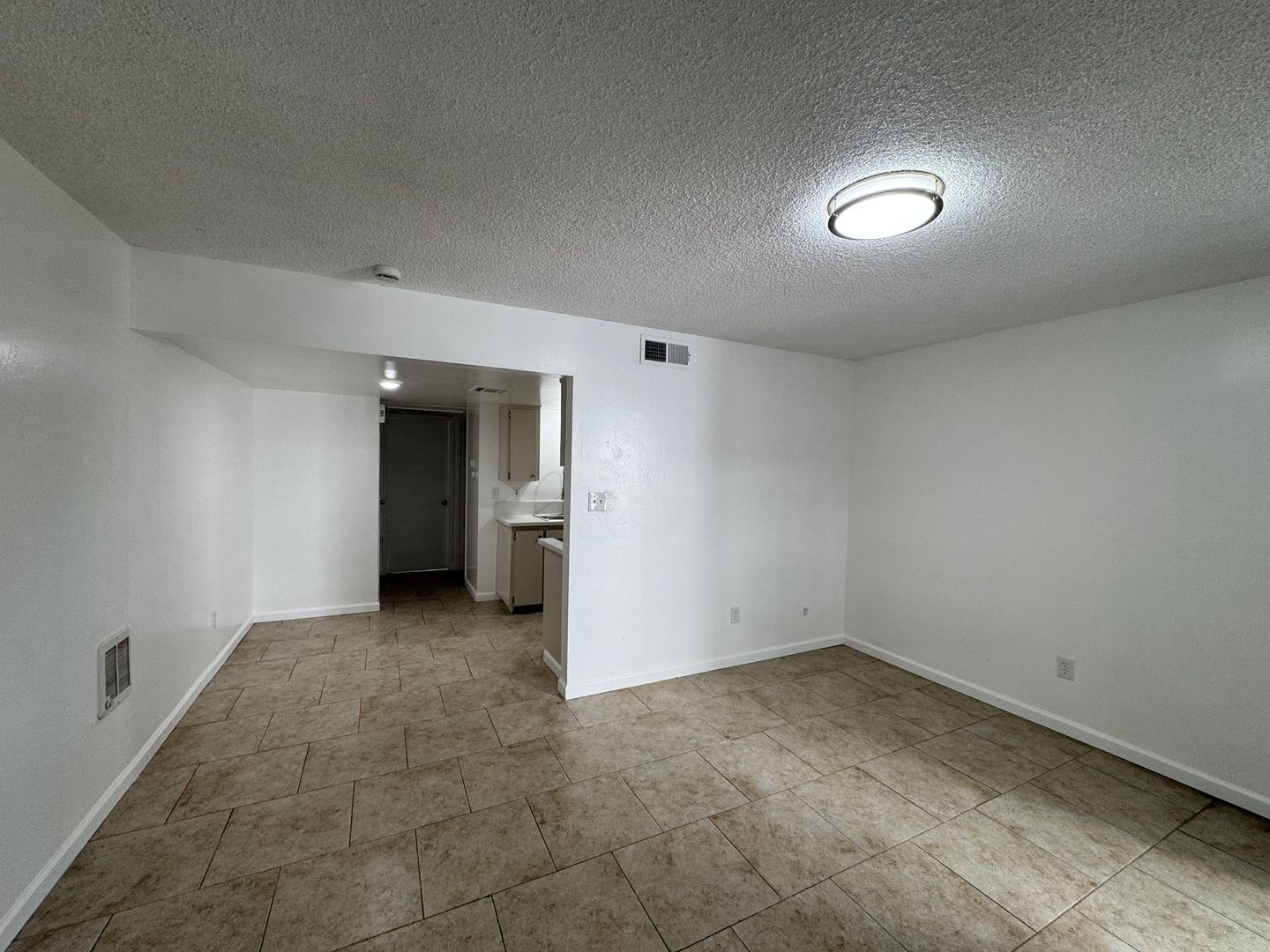 Bakersfield Apartment: 814 17th St