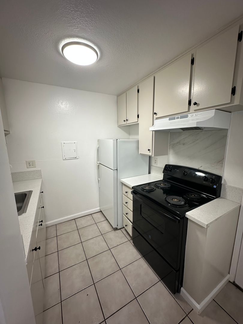 Bakersfield Apartment: 1101 Oleander Ave