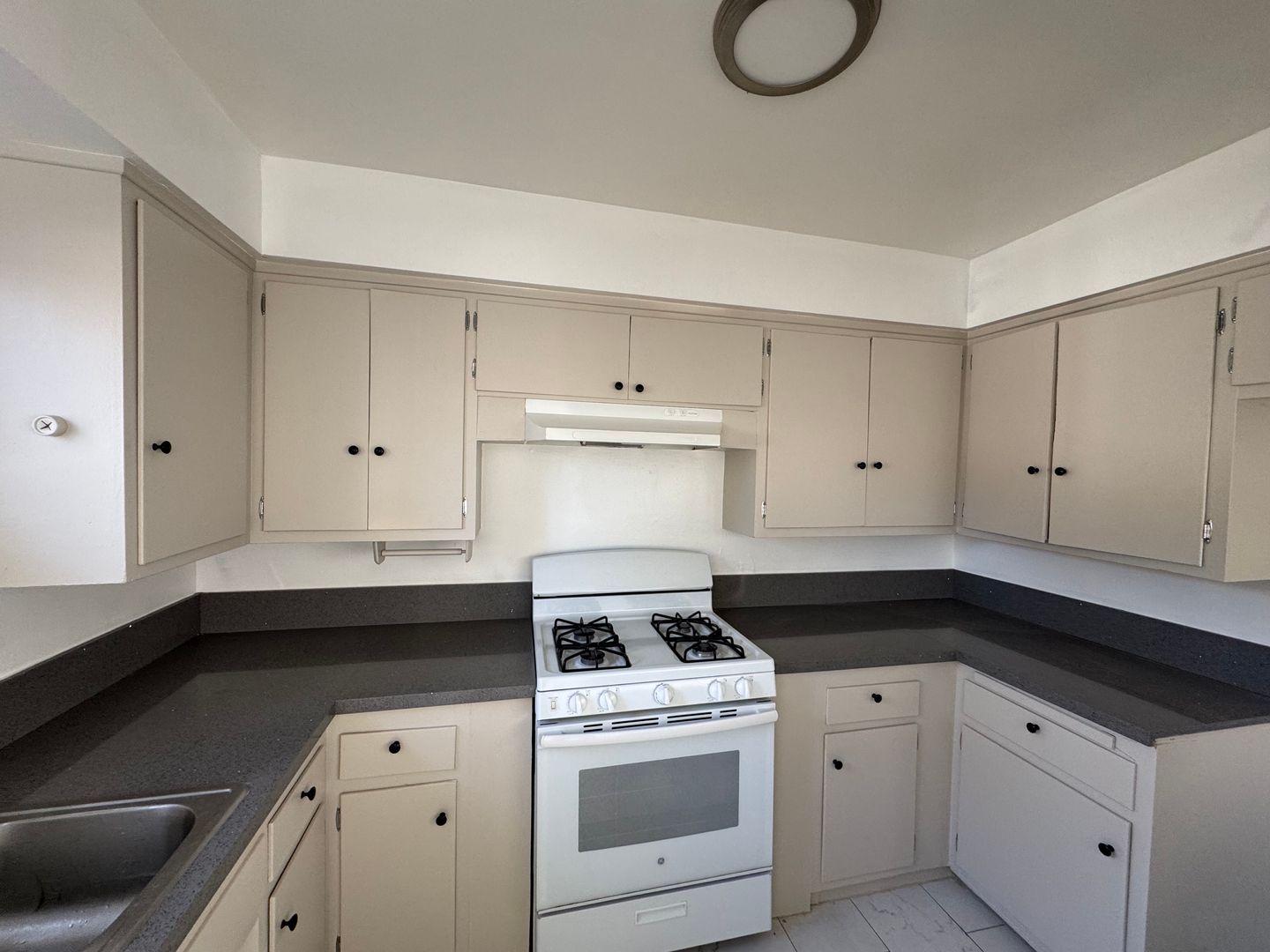 Pasadena Apartment: 1422 El Sereno Ave