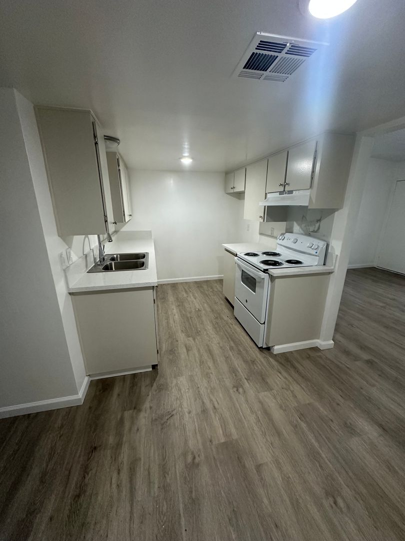 Bakersfield Apartment: 814 17th St