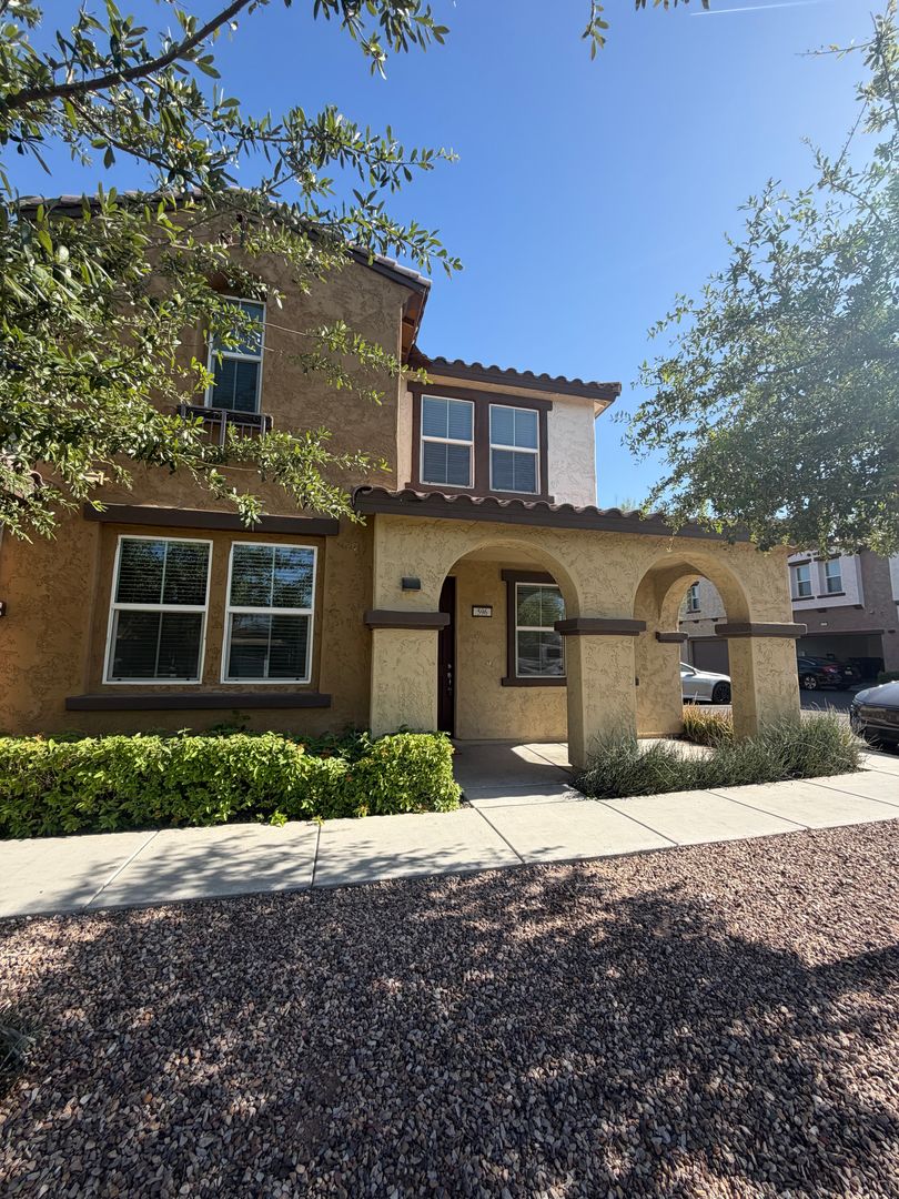 Tempe Townhome: 596 W Westchester Ave