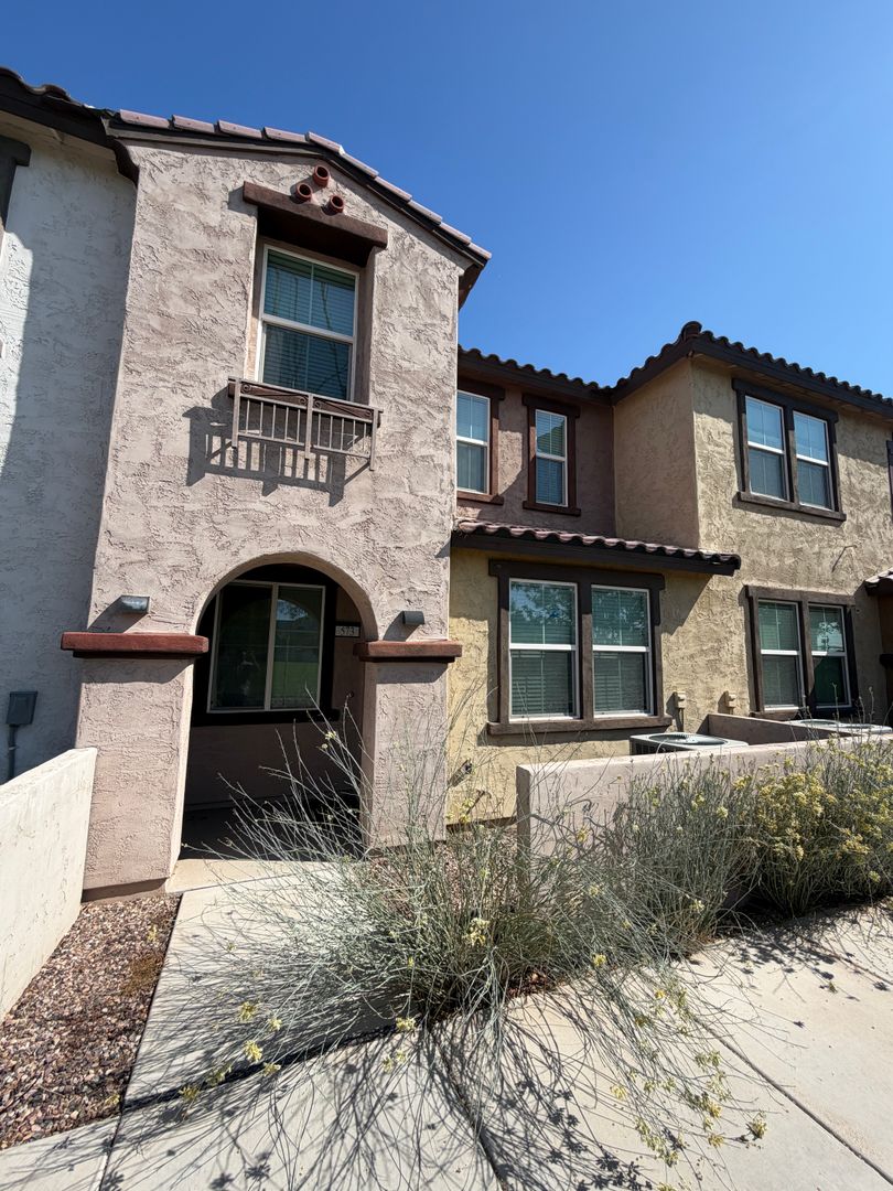 Tempe House: 573 W Westchester Ave