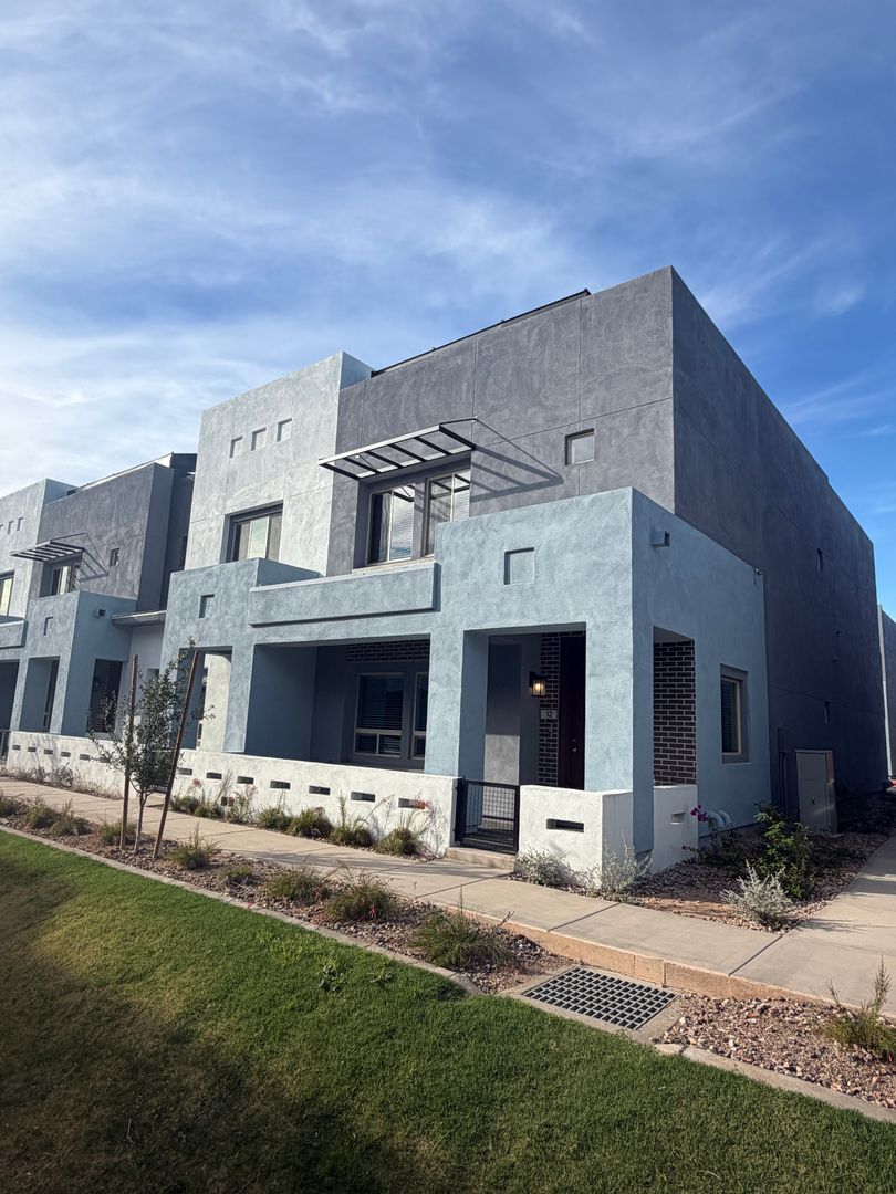 Chandler Townhome: 733 E. Commonwealth Ave 12