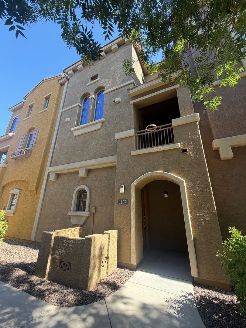 Chandler Condo: 900 S. 94th Street
