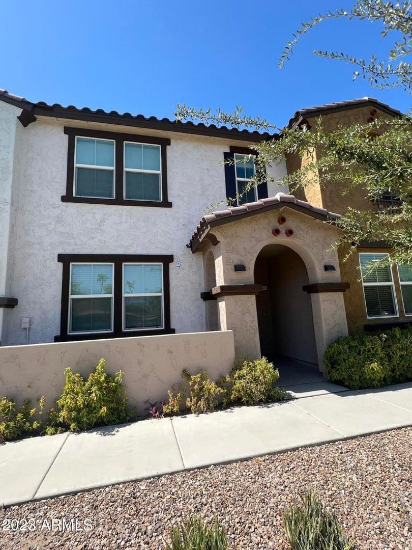 Tempe Townhome: 594 W Westchester Ave