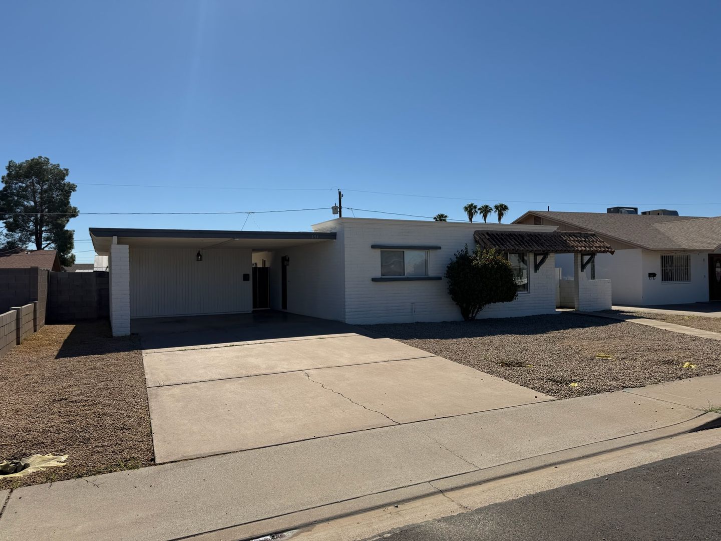 Mesa House: 153 E Hoover Ave