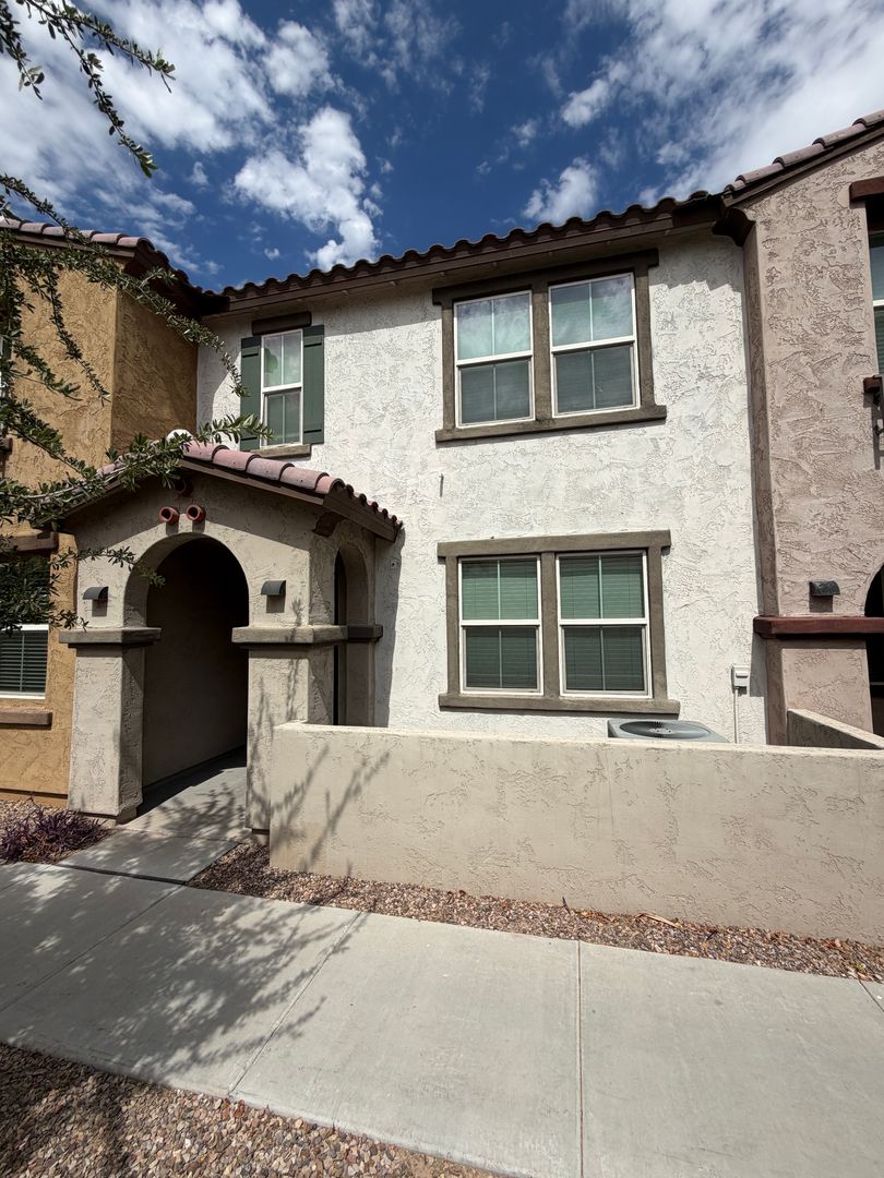 Tempe House: 6106 S Roosevelt St