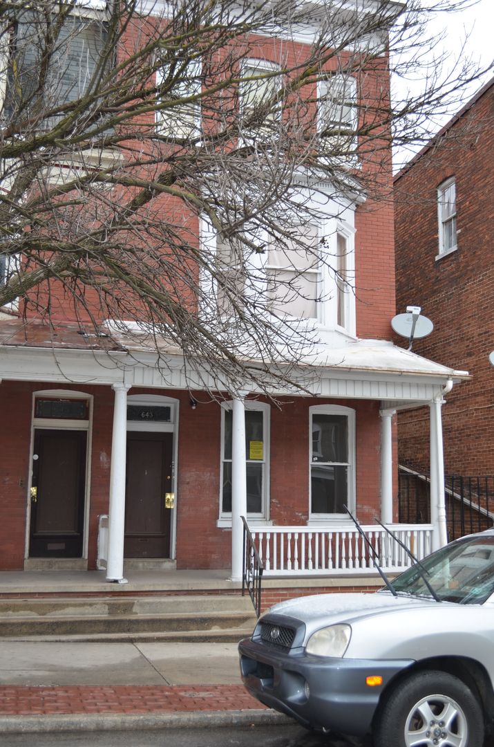 York House: 643 W Princess St Apt 2