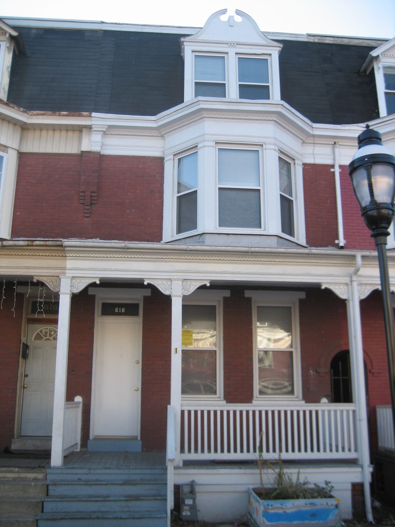 York House: 618 W Princess St,
