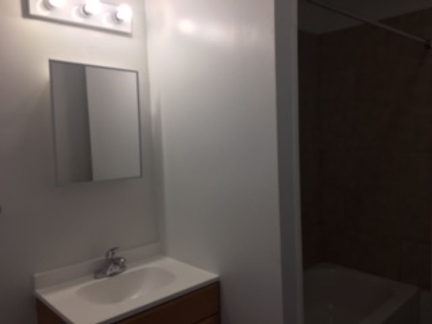 York House: 654 W College Ave Apt 3