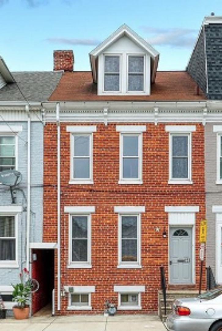 York Townhome: 123 S. Albemarle St