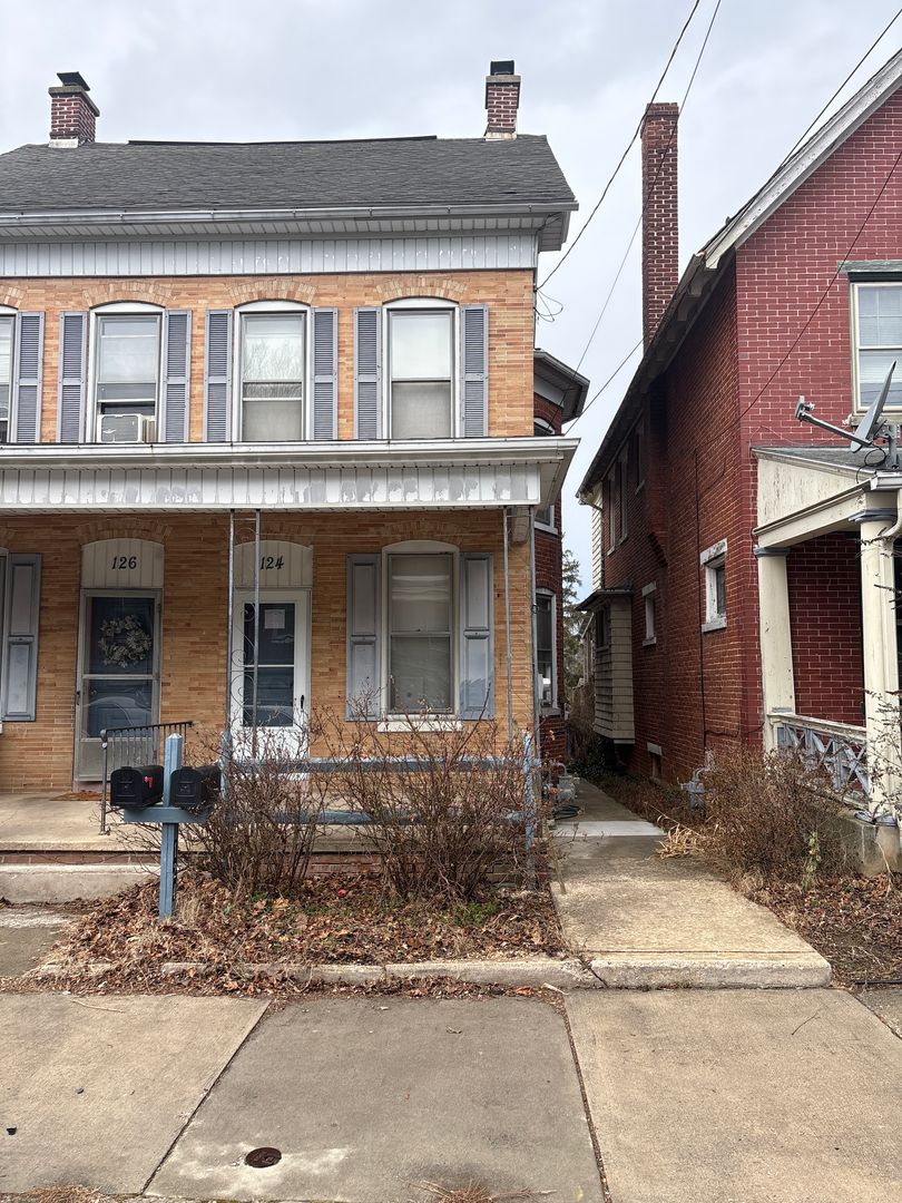 Dallastown House: 124 South Walnut St., 124 Front