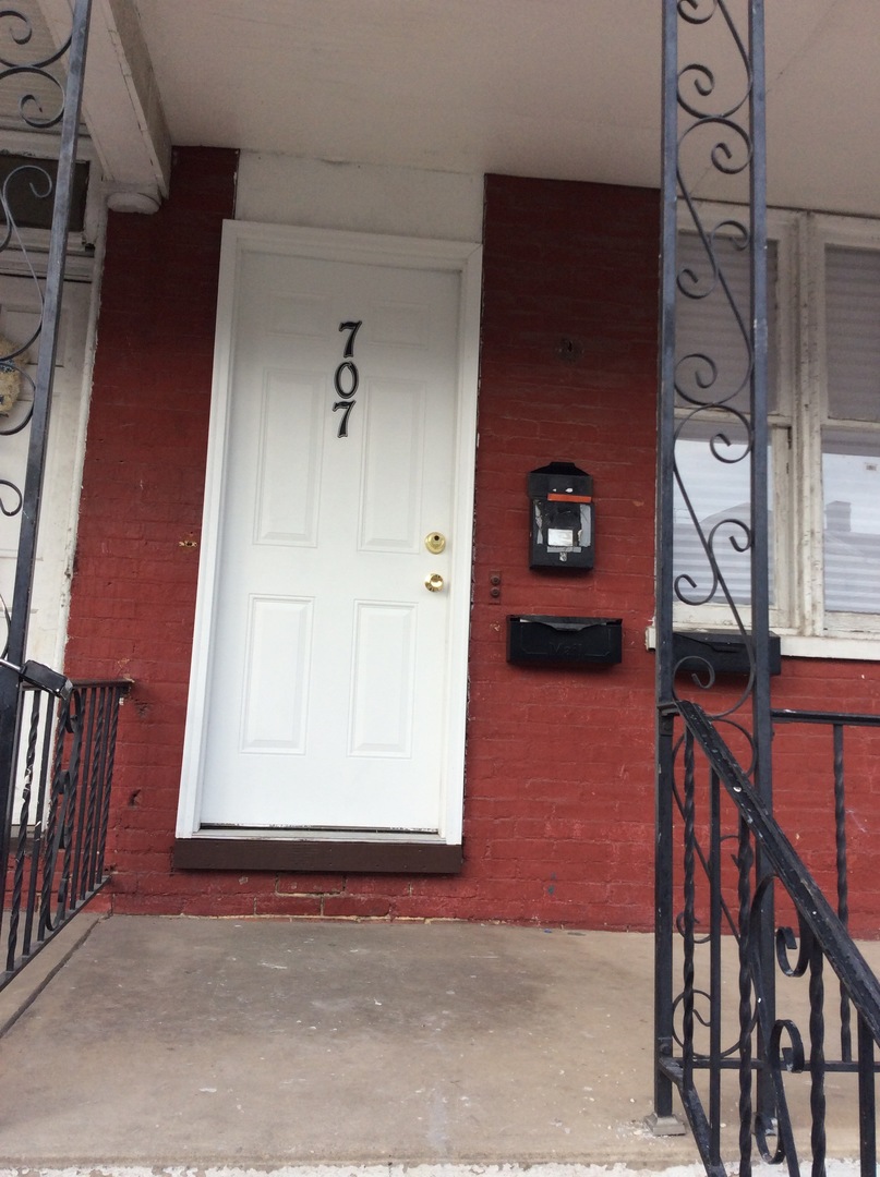 York House: 707 E Prospect St Apt 1,