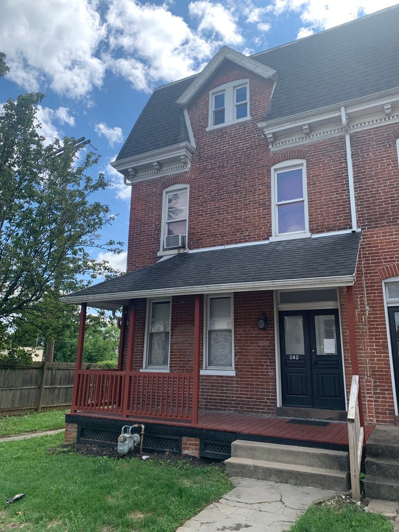 York House: 242 Roosevelt Ave 1st Fl