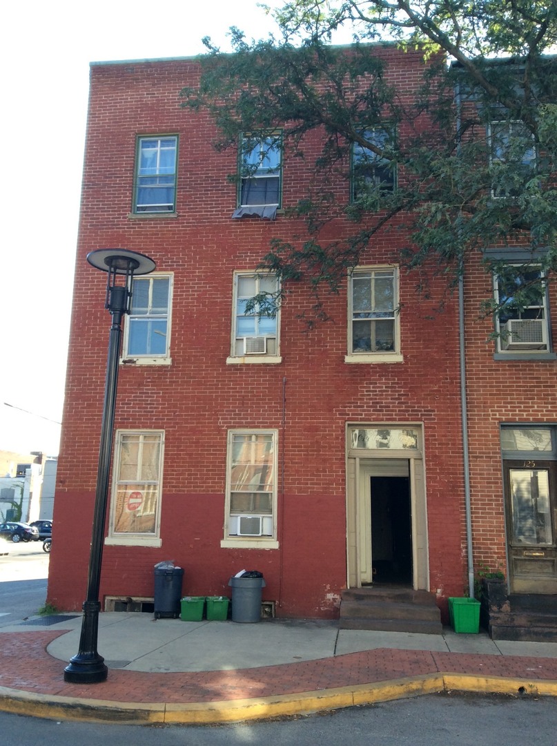 York House: 127 N Beaver St  Apt 2,