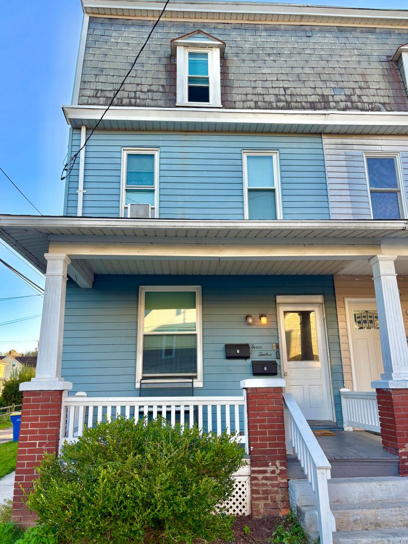 New Cumberland House: 312 Geary Ave, Apt 1