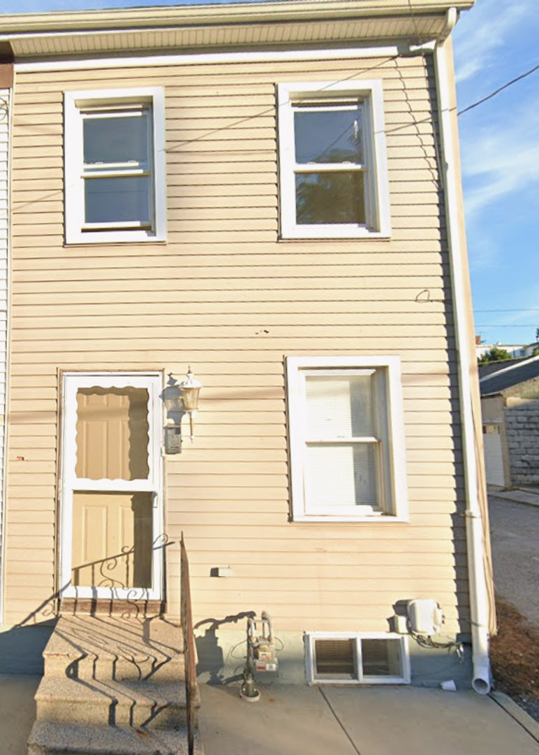 York House: 362 W Gas Avenue