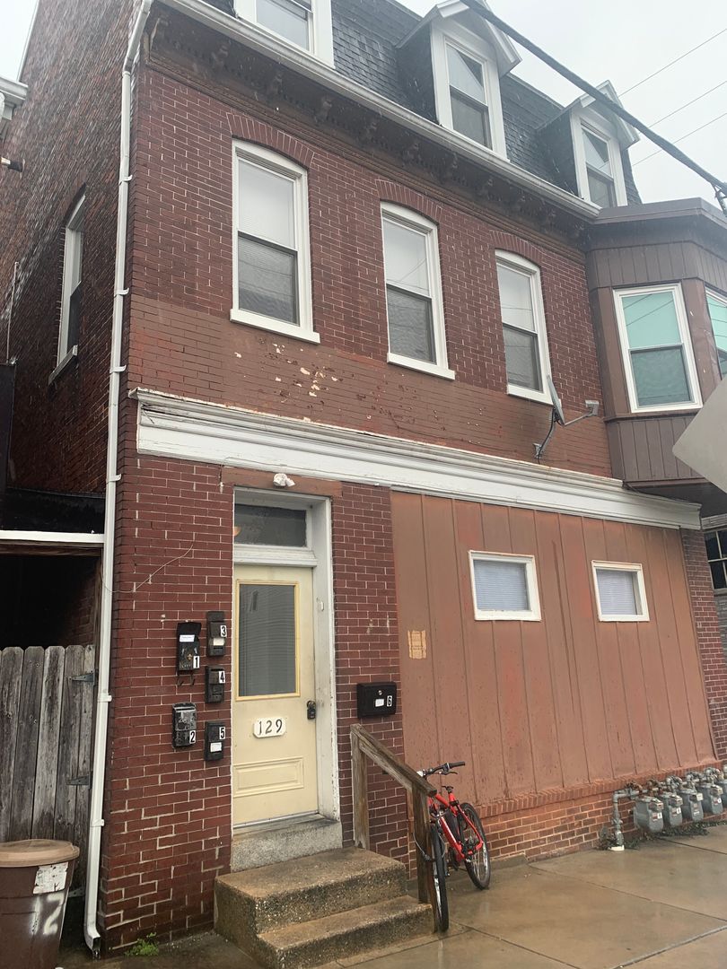 York House: 129 N Penn Unit 5