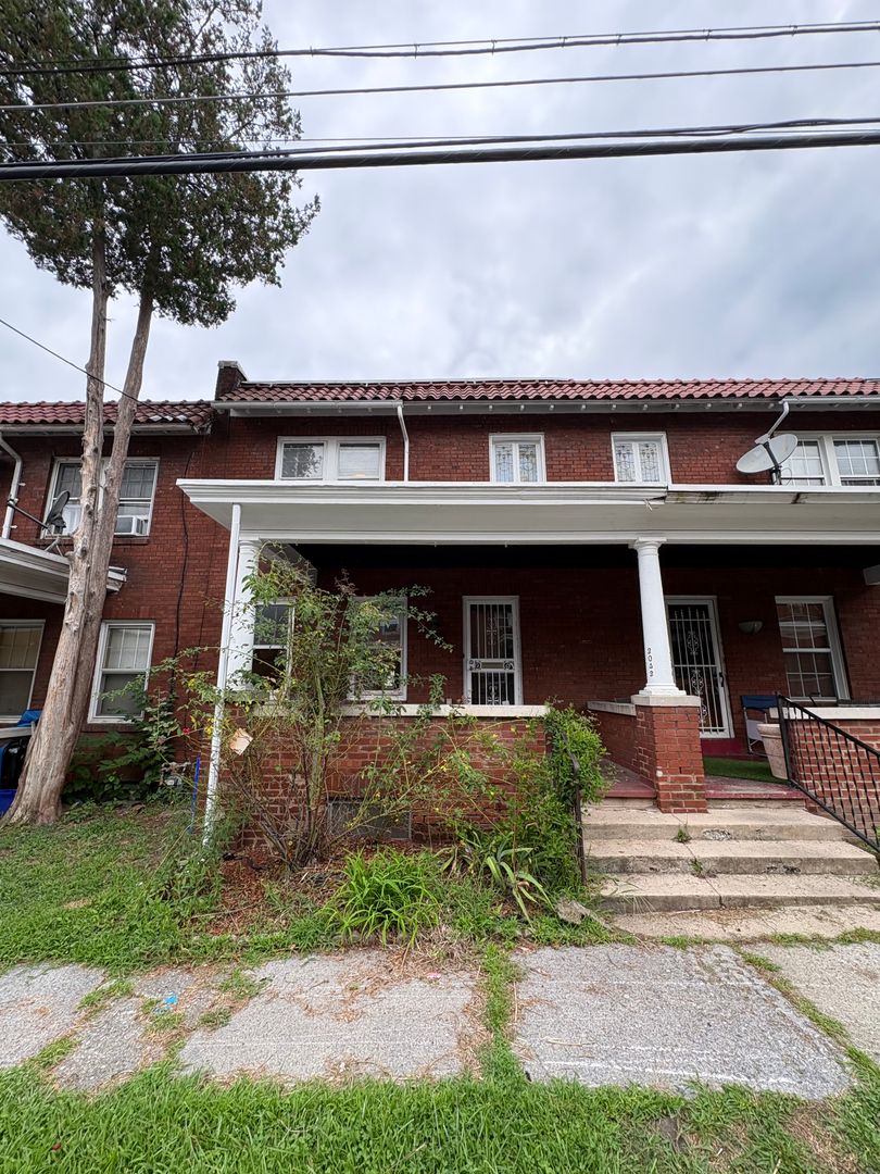 Harrisburg House: 2042 Zarker St (Grid Investments)