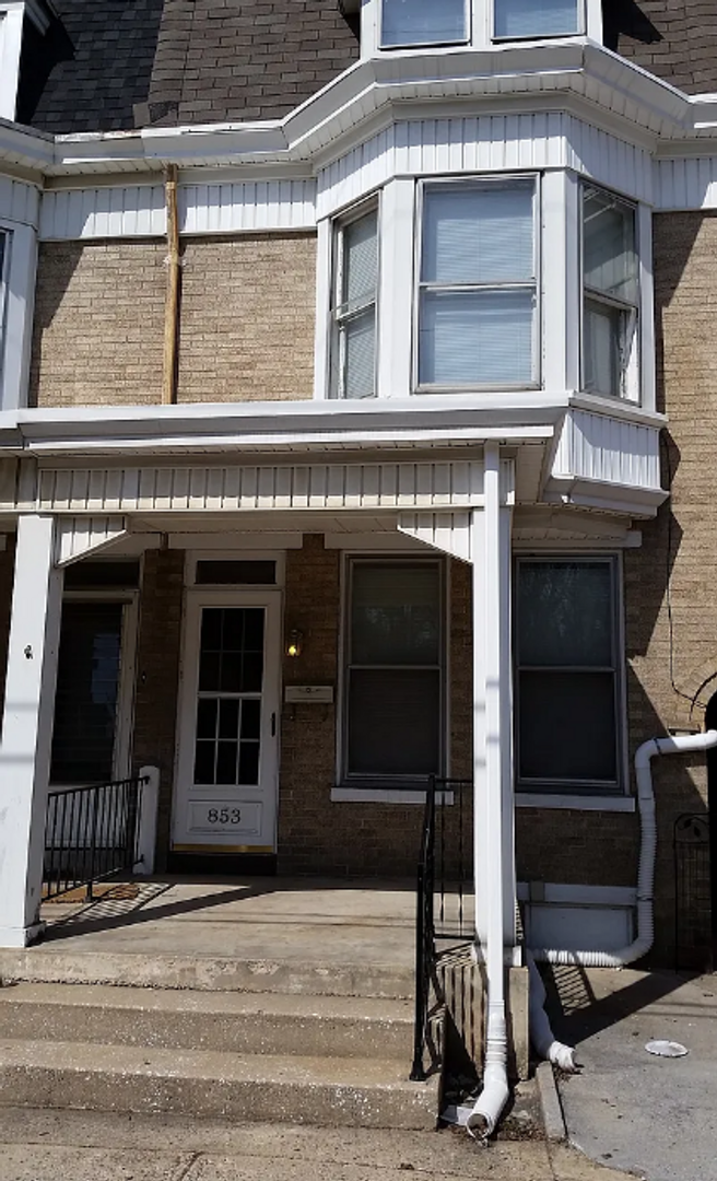 York House: 853 E Philadelphia St
