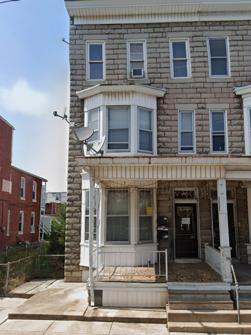 York House: 729 W Princess St Apt 1,