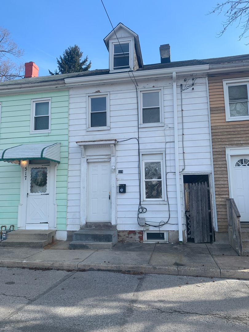 York House: 519 McKenzie St,