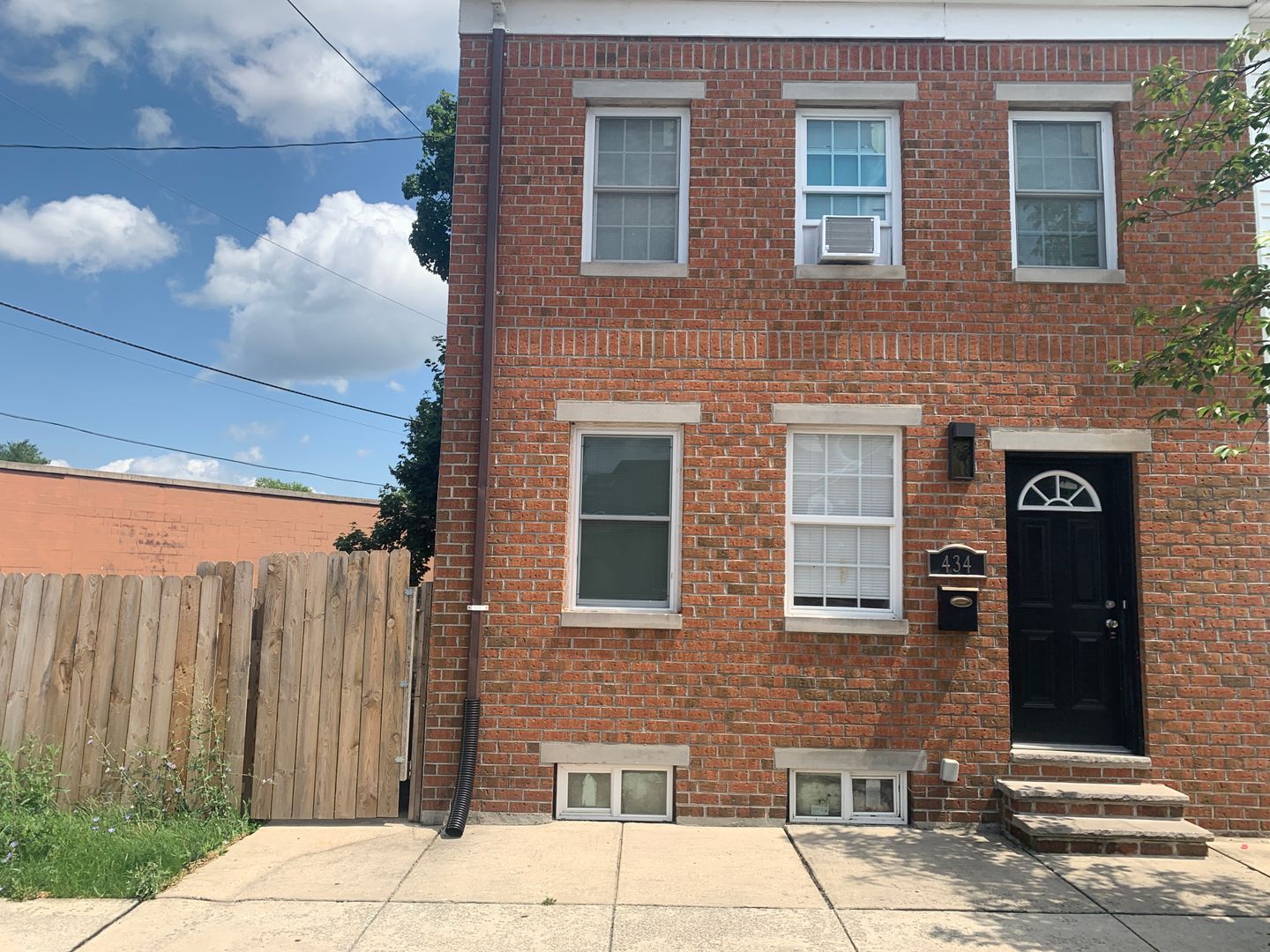 York House: 434 Salem Ave