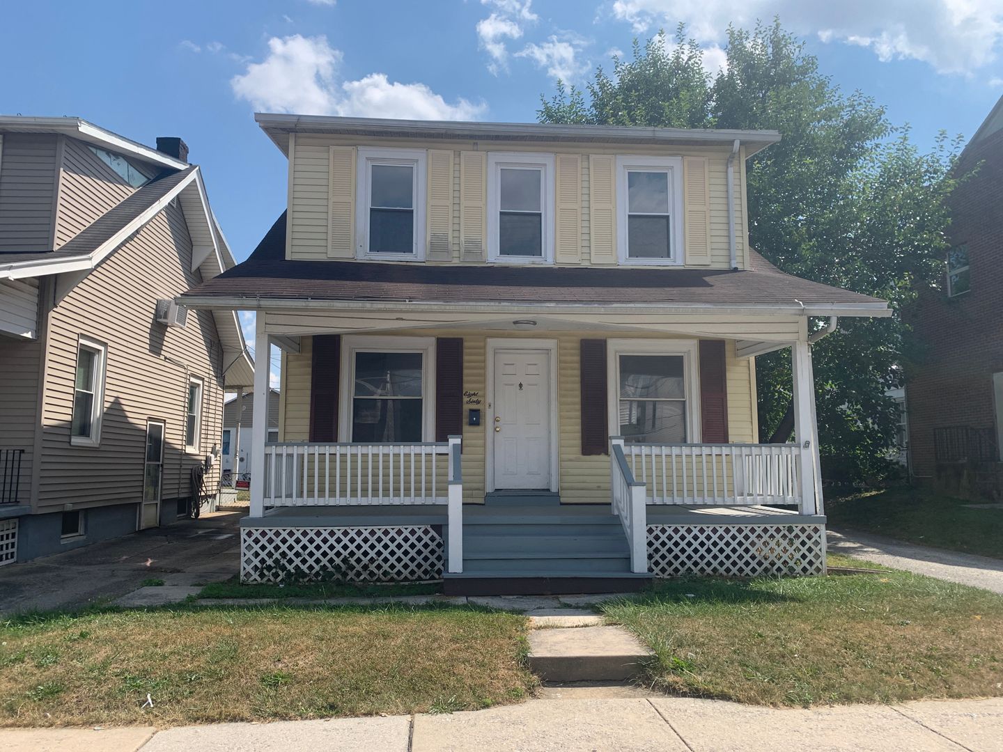 York House: 860 E Princess St,