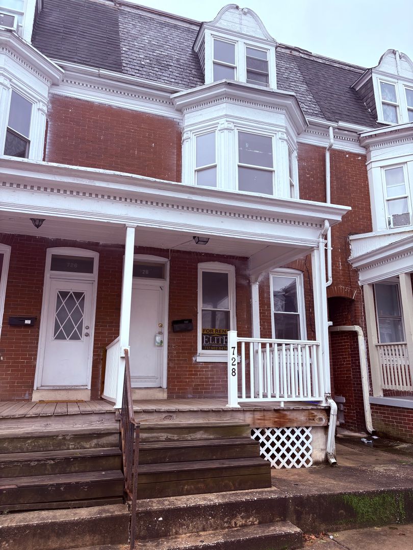 York House: 728 W Princess St,