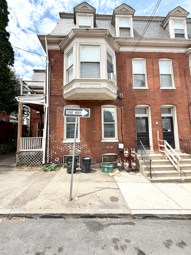 York House: 18 N Pine St Apt 2C